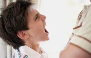 اضطراب کنکوریها و رفتار بد با والدین، بیشترین علت تماس با «صدای یارا» /دلایل تماس پدران