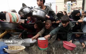 رژیم صهیونیستی مجددا صف دریافت‌کنندگان غذا در غزه را بمباران کرد