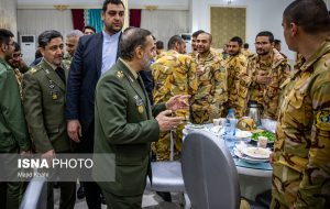 مراسم افطاری سربازان با حضور وزیر دفاع